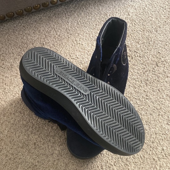 Versace - Picture 3 of 4